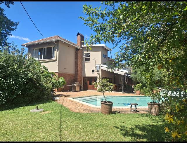 4 BEDROOM FREEHOLD FOR SALE IN HILTON CENTRAL